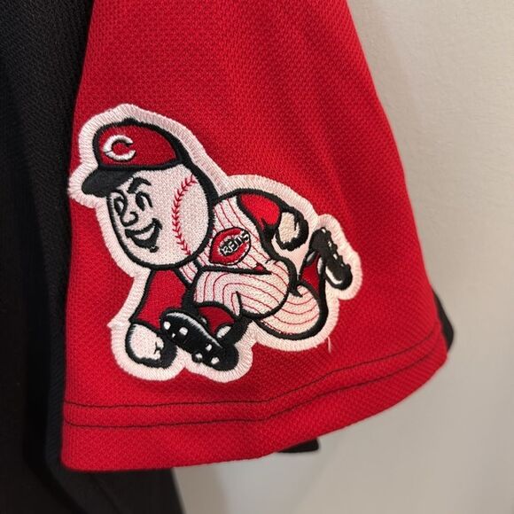 Majestic Black and Red Cincinnati Reds Jersey - Picture 3 of 8